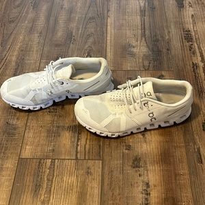 On cloud tennis shoes